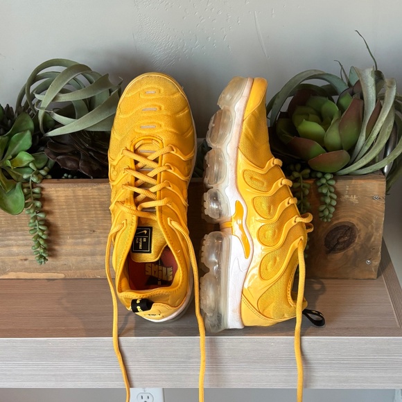 Nike Air Vapor Max Plus Women "Go the Extra Smile" Yellow/Orange Color - Picture 1 of 5